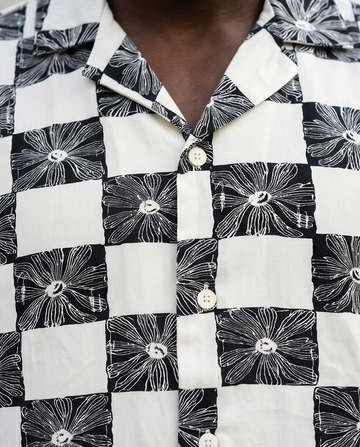 Men’s Black & White Checker Floral Print Button-Up Shirt – Casual Summer Resort Wear
